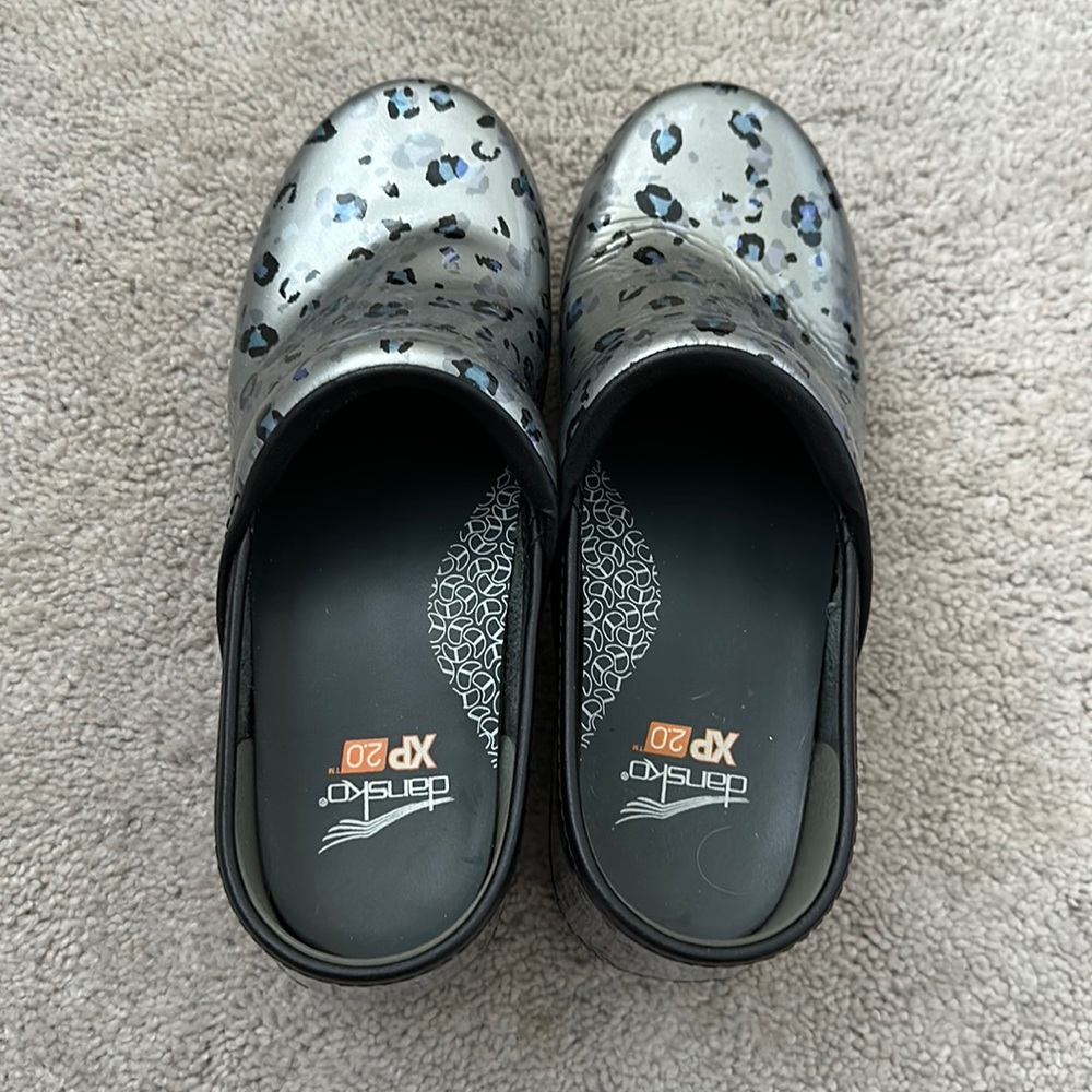 Women’s Dansko XP 2.0 clogs